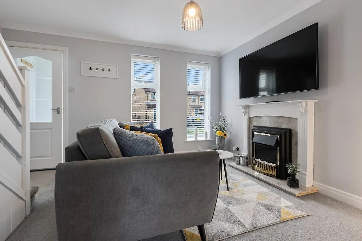 Pass The Keys 127 Bellhouse Way - Renovated Family Home For 2 York