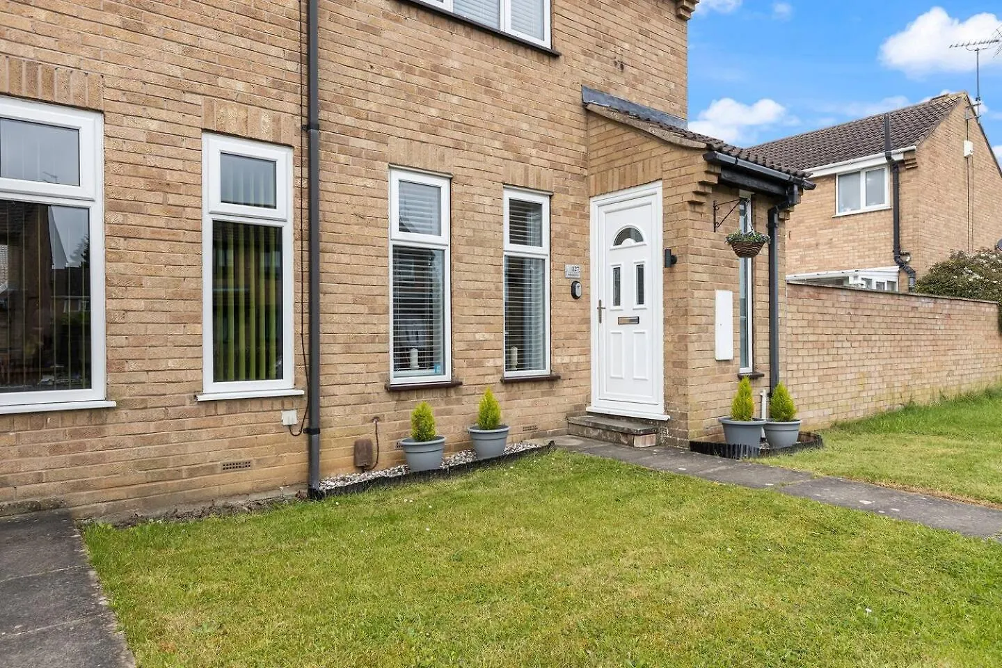 Pass The Keys 127 Bellhouse Way - Renovated Family Home For 2 York